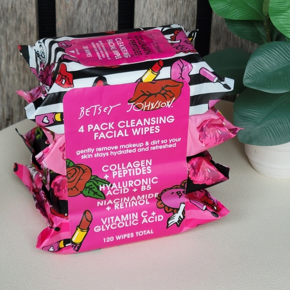 NEW Betsey Johnson Pink and Black Cleansing Facial Wipes - Picture 1 of 6